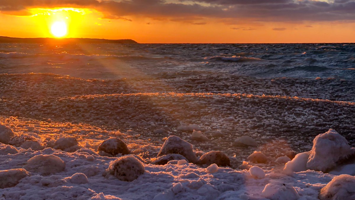 StaceyALee's tweet photo. The first time I have ever watched the formation of ice balls and shelf ice. What a glorious weekend to be in Glen Arbor, Michigan.
#miwx #StormHour #PureMichigan #LakeMichigan #Sunset #IceBalls https://t.co/24y53kGYwz