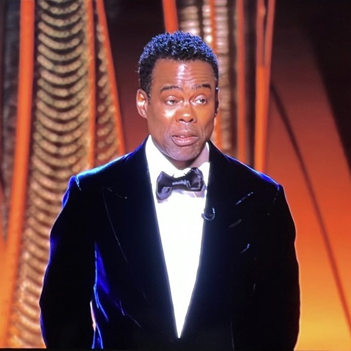 AxelVillamil's tweet photo. The joke didn’t land but Will’s hand did #Oscars #jadapinkettsmith https://t.co/IdK0XUOpGV