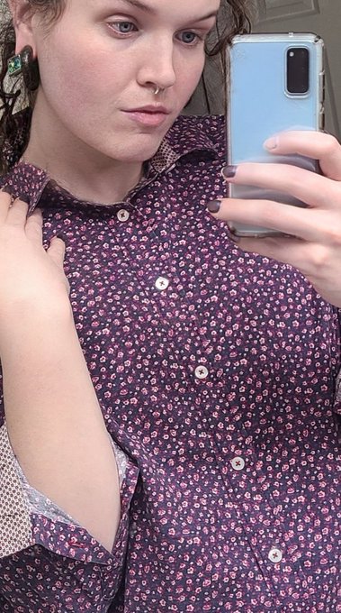 Posing in the mirror like a hot, dumb bitch thinking about the next dick she'll suck  #trans #gloryhole<a href="/tag/oral"class="tags"><span>#oral</span></a><a href="/tag/blowjob"class="tags"><span>#blowjob</span></a><a href="/tag/gloryhole"class="tags"><span>#gloryhole</span></a><a href="/tag/pdx"class="tags"><span>#pdx</span></a><a href="/tag/trans"class="tags"><span>#trans</span></a><a href="/tag/onlyfans"class="tags"><span>#onlyfans</span></a>