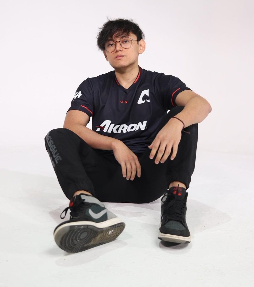 DistritoEsports's tweet photo. Esta en su peak 🤩 @Straightlol_
🔷 Tuvo problemas de salud fuertes
🔷 Lo dejaron sin equipo tarde en la ventana de transferencias
🔷 Cambio de posición para poder jugar este Split
Y con todo y eso estamos viendo probablemente el mejor nivel de toda su carrera, un gran jugador. https://t.co/Rbyc9E88Z4