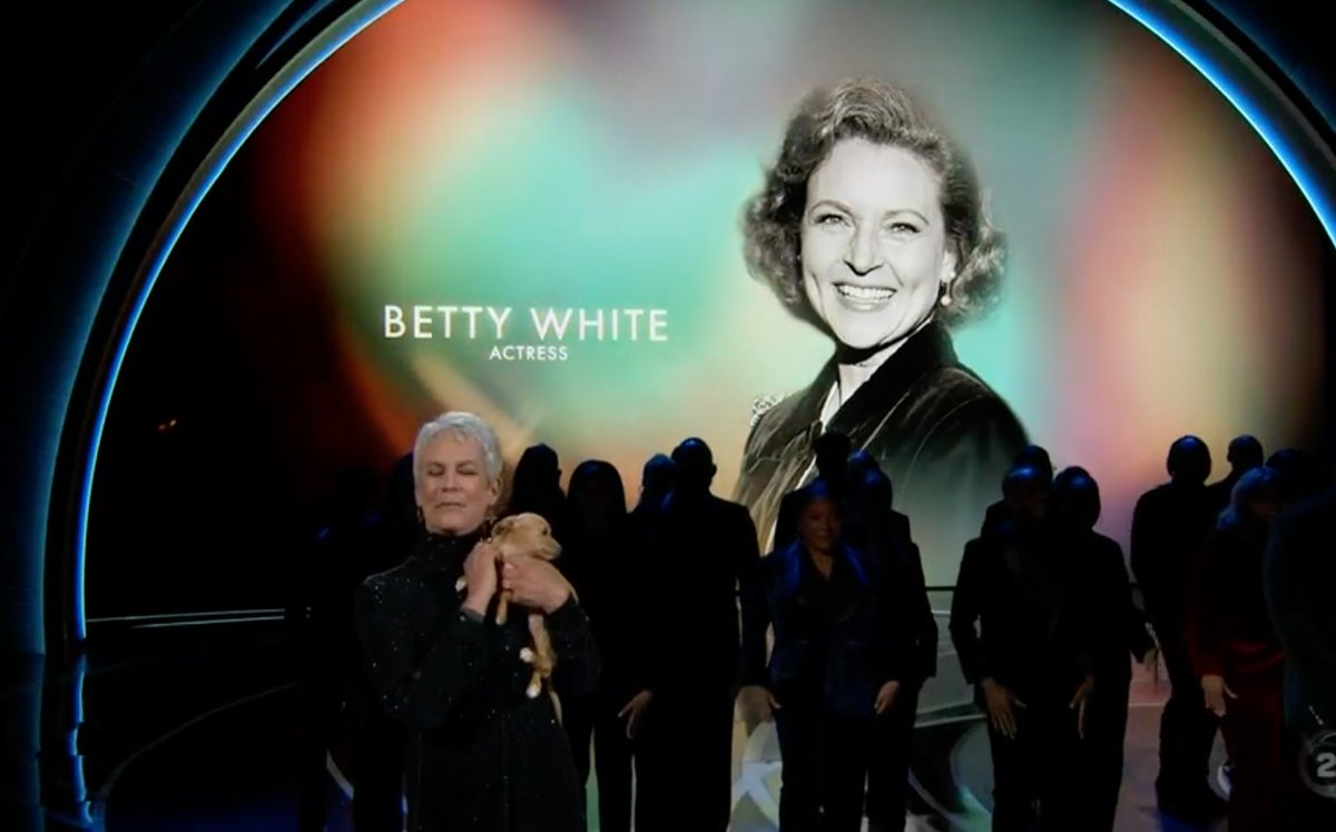 Brocklesnitch's tweet photo. cant believe will smith took attention away from jamie lee curtis holding a puppy for betty white!!!! #oscars https://t.co/MwSAnmXzjd
