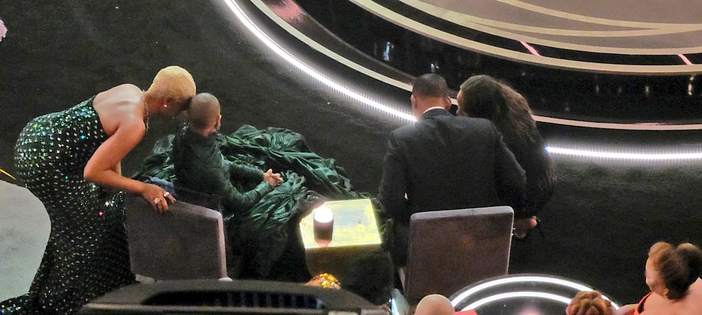 ByClaytonDavis's tweet photo. Will Smith's publicist talking to him during commercial break. 

#Oscars https://t.co/Aa0e6j8Qyr