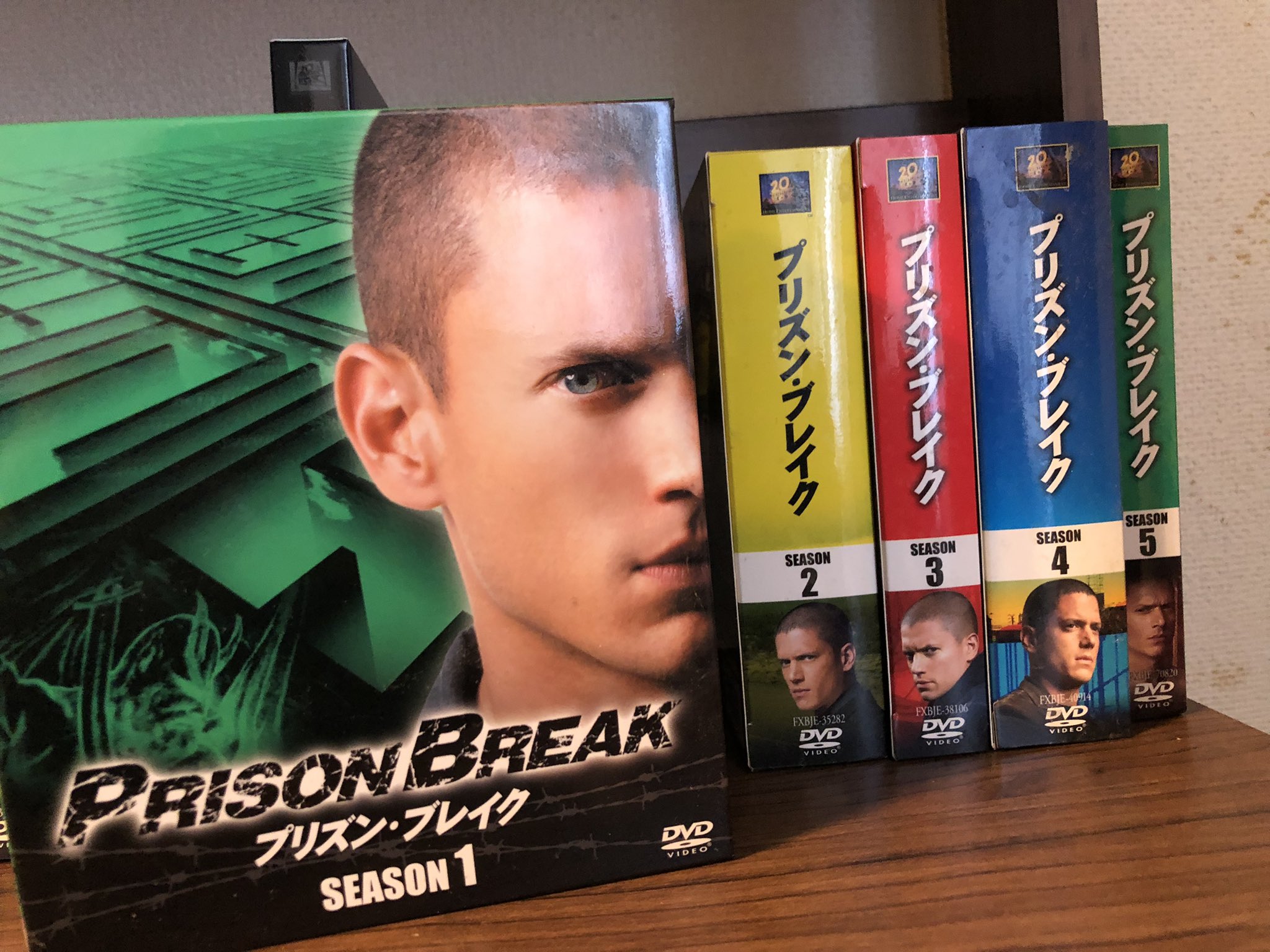 M U10ハチ トリッカーlv 4 海外ドラマ プリズンブレイク こちらも海外ドラマを日本に浸透させた作品として知られてます 悪役のティーバック役の吹替はあのベテラン声優 若本規夫 氏で有名です なお 演じた俳優のロバート ネッパー氏は役柄とは