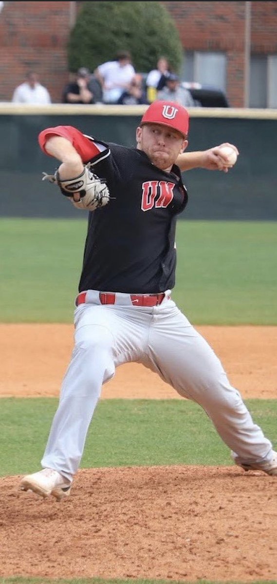 DaveWillUnion's tweet photo. 🧹🧹🧹 Goes the weekend for Luke &amp; the boys!  Great pitching, great defense &amp; a few 💣’s too!!  GO DAWGS https://t.co/sxMiiQvHT6