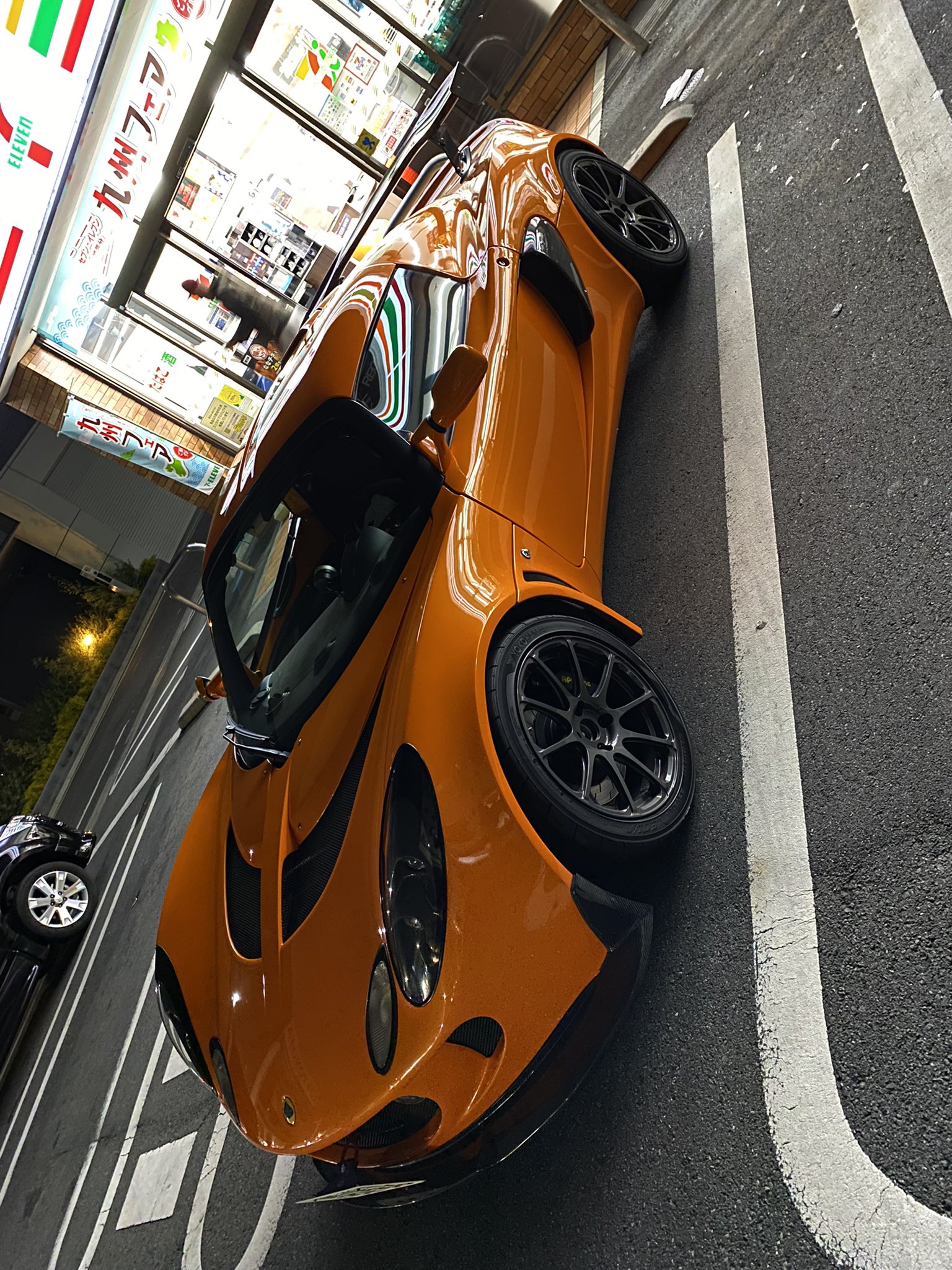 外科医レーサー梅田 梅田剛 ようやく 愛しのロータス君が退院したぜ ブレーキランプが付くようになった 治した バッテリーを室内に移動 ブッシュやショックのリフレッシュ キーレスの廃止 エンジンルームの内装撤去 のかかる車だなー