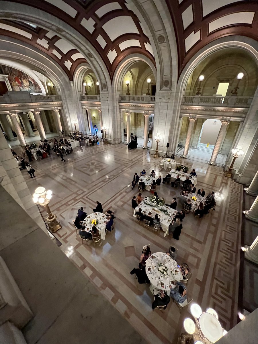 Our Open-Air Photobooth &amp; gold Uplighting at the Old Courthouse this weekend 💛🌸📸