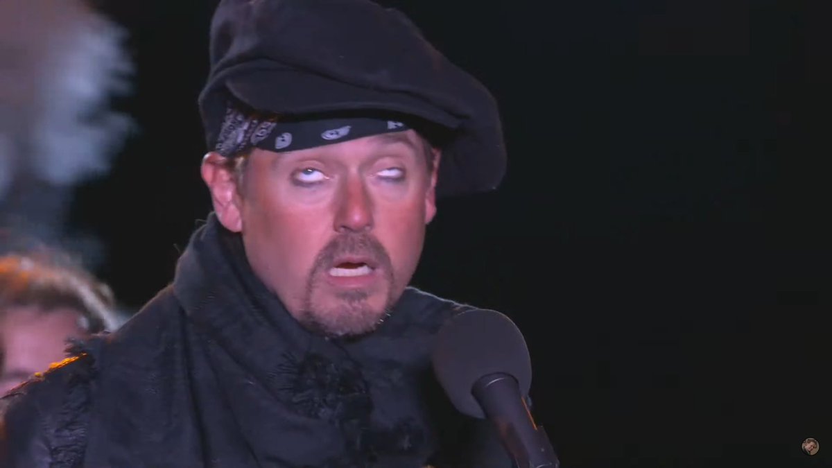 5BagsOfSoda's tweet photo. When Dekkar starts playing https://t.co/83v4hRexdo