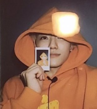 jaezeni's tweet photo. when jaemin takes a selca with jaemin https://t.co/o9tGzhpOL4