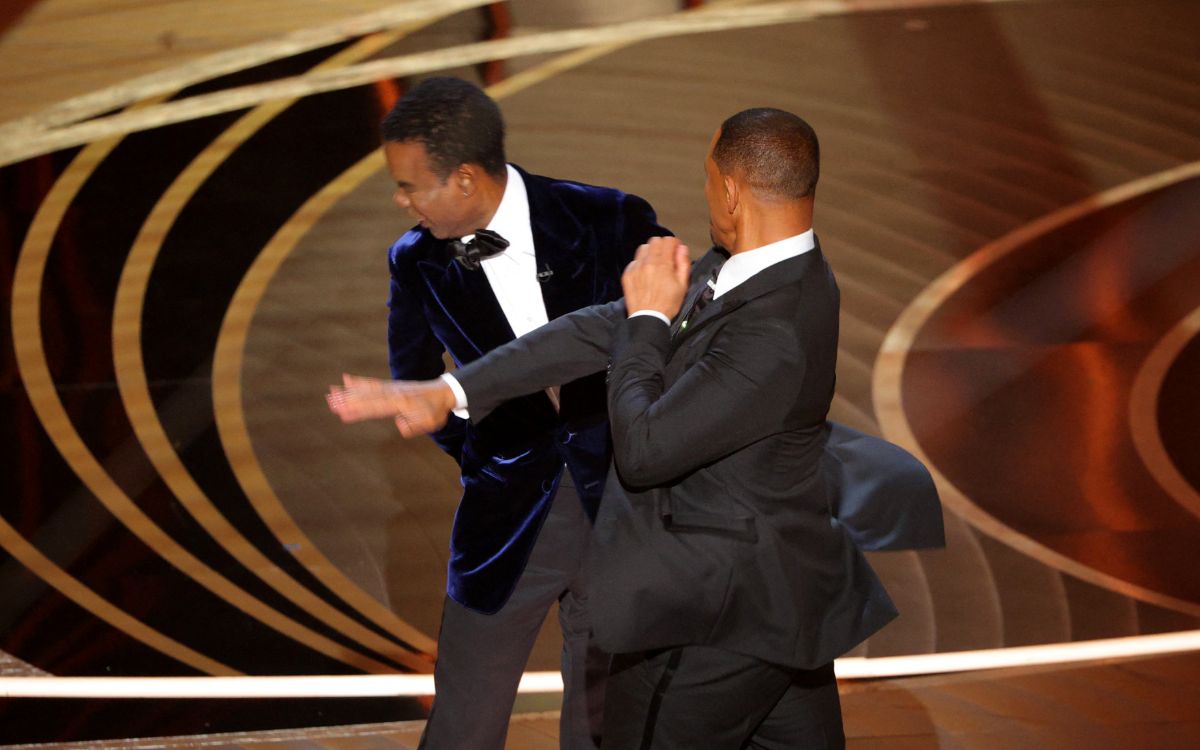 AristeguiOnline's tweet photo. Oscar 2022: Will Smith sube al escenario y golpea a Chris Rock
https://t.co/SCJoqtRkUK https://t.co/54RkryIUi3