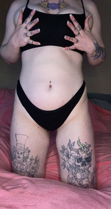Cum play with me on OF! 🥵 Make me take it off daddy 🖤😘 Free to subscribe! Just pay for sexy content 🥵  https://t