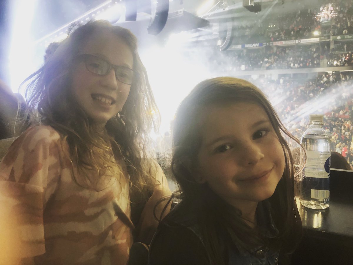 First concert! Thanks @RBCAndrewJStani and @clark_rbc #JustinBieber