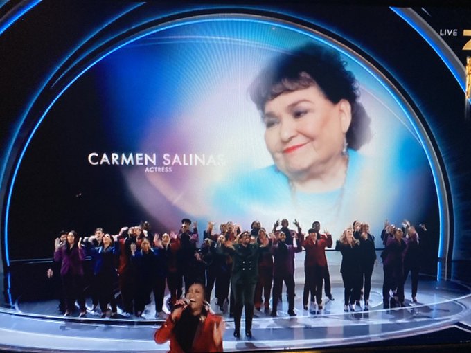 AnimalMX's tweet photo. Entre todo el barullo de la cachetada de Will Smith, no dejemos pasar este bonito momento donde recordaron a Carmelita Salinas. 😍 #Oscars https://t.co/QcLPwyE0ze