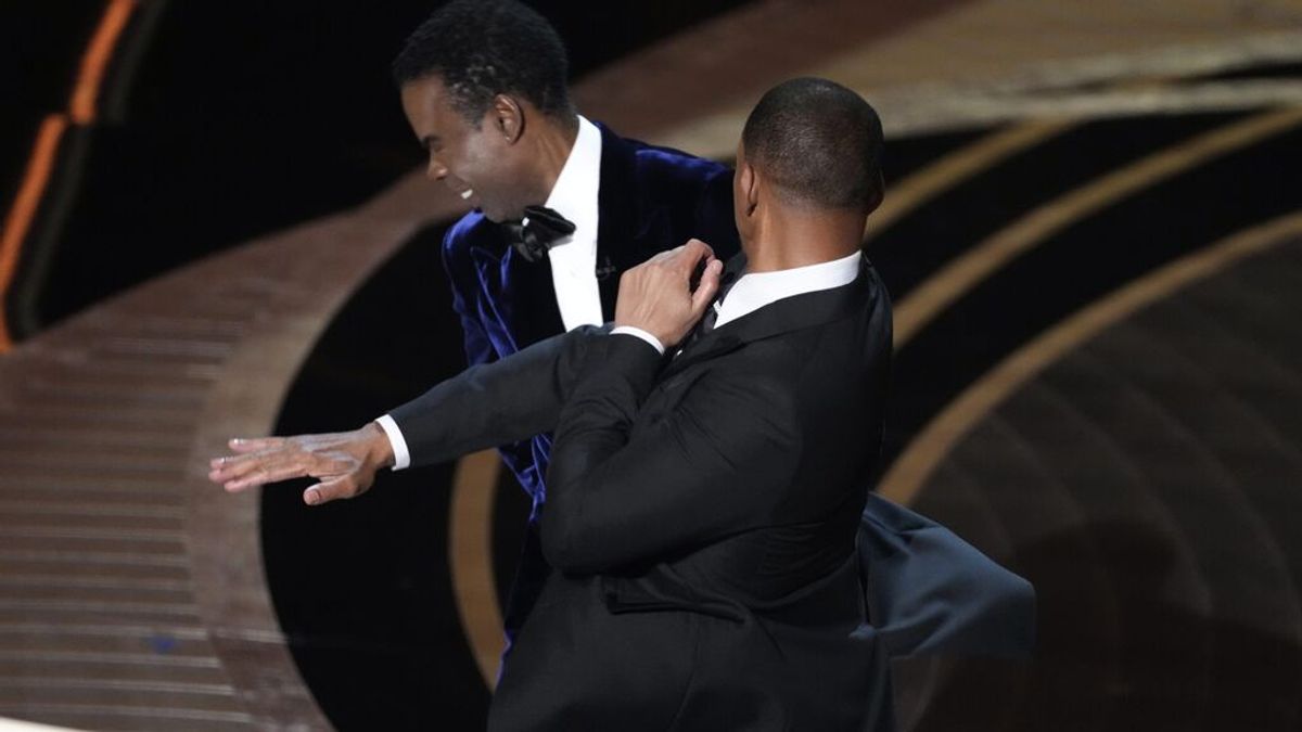 Totalmente fuera de lugar, el golpe de #WillSmith a #ChrisRock en los #Oscars2022 qué mal se vió. 🙄