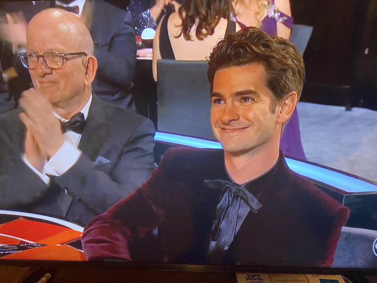 DaniellaPuitiza's tweet photo. You deserved it Andrew 😭💔 #Oscars look at the face. CMON https://t.co/dT05eJ9BFE