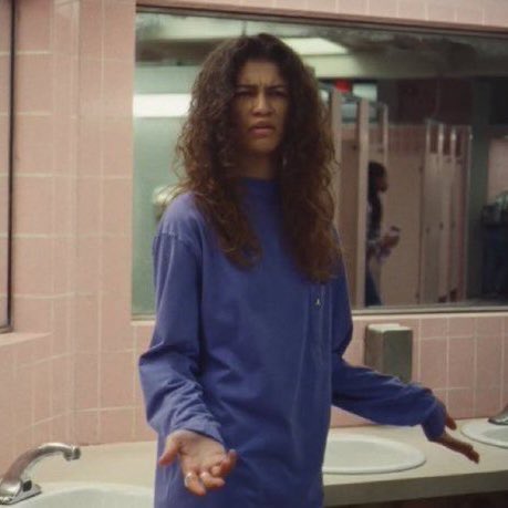 arigsbloodline's tweet photo. zendaya in the audience (real) #whatjusthappened https://t.co/zNHMrEewYL