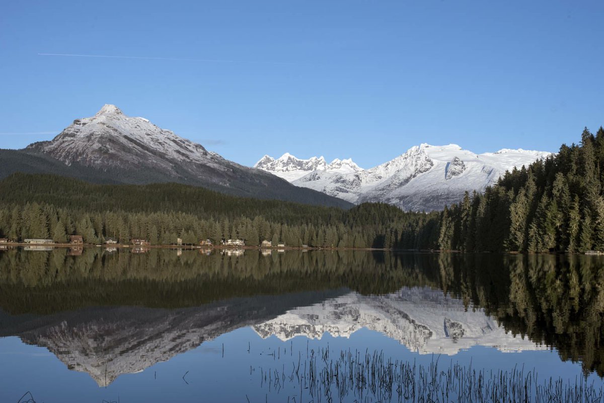 CoeTriathlon's tweet photo. Megan, Meghan and McKenna are each headed to Alaska this Summer to Coach youth triathletes through an initiative to grow the sport in AK. Opportunity knocked and they opened the door! @CoeCollege @NCAATri https://t.co/cgVSRb3cFa