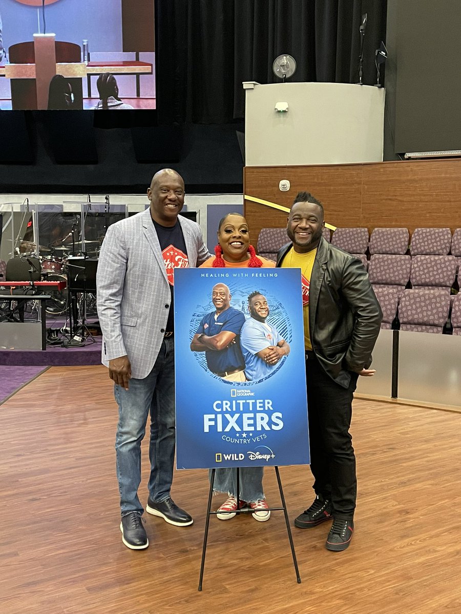 ladyosheta's tweet photo. Enjoyed hanging out with my favorite Veterinarians, Drs. @tflee31  and @drhodges last night for their season premiere of season 3. 
#fvsumade
#hbcu
#veterinarians
#natgeowild https://t.co/VGokIdclHd