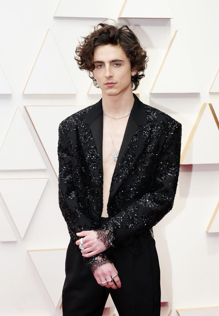 chlmt_arg's tweet photo. Más fotos de Timothée en la alfombra roja https://t.co/RogTlodfAK
