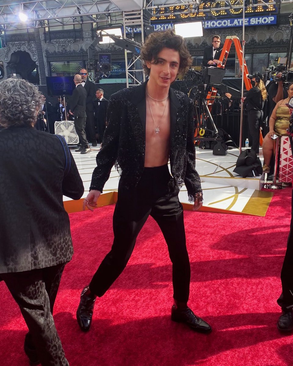 chlmt_arg's tweet photo. Nueva foto de Timothée en la alfombra roja de los #Oscar https://t.co/qHN9SYrWc6