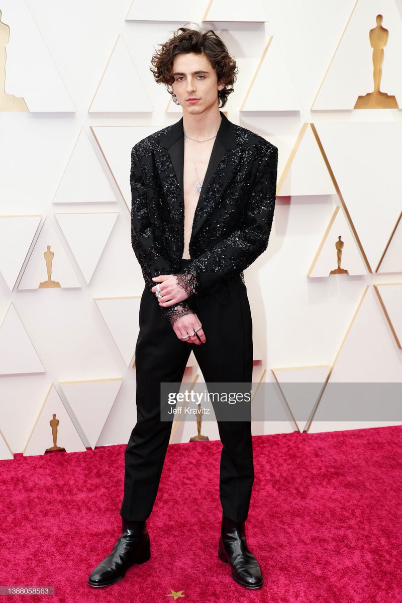 mrwillw's tweet photo. One went shirtless. One wore a shirt. Zendaya and Timothée Chalamet at the #Oscars for DUNE. https://t.co/6yld0ZWhpn