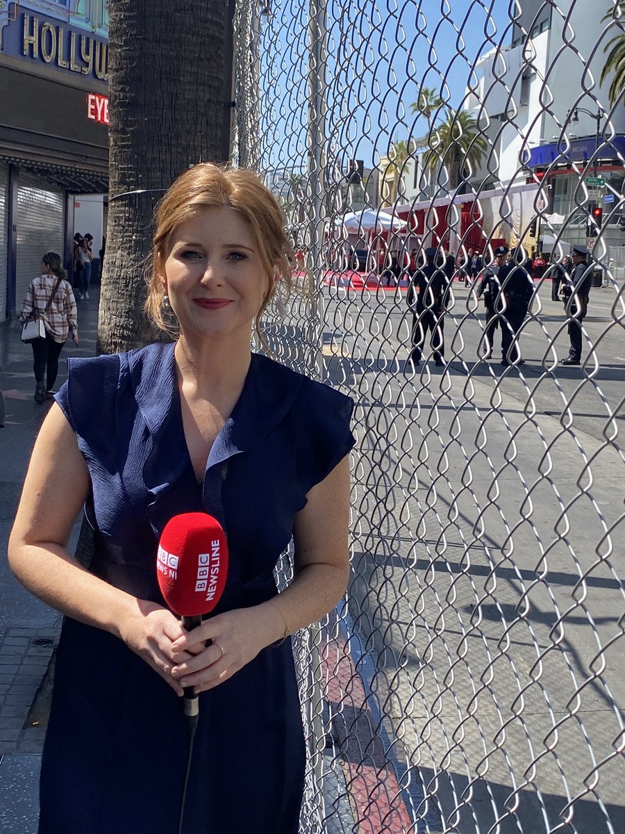 It’s here!! The Oscars is about to get underway. I’m here for <a href="/bbcnewsline/">BBC Newsline</a> How will Sir Ken Branagh’s film Belfast do? Up in 7 categories - we’ll find out soon!! <a href="/BBCNewsNI/">BBC News NI</a>