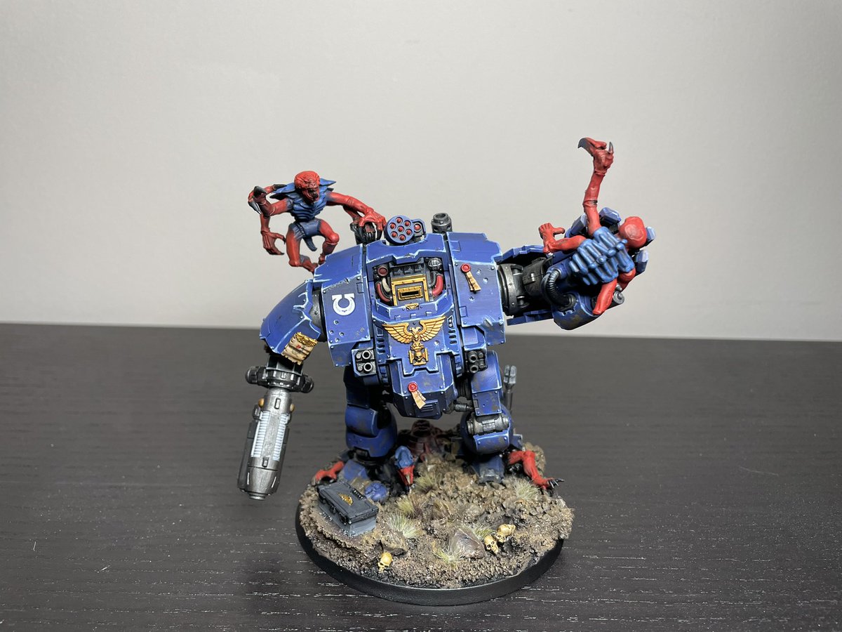 ryebread_minis's tweet photo. Just a bit more to go on this guy, couple highlight spots, bit more shading, plasma coils, hoping to finish the dread by the end of #MarchForMacragge and ill circle back to the genestealers later on.
#Warhammer40k #WarhammerCommunity #ultramarines https://t.co/mUx5JBlPWg