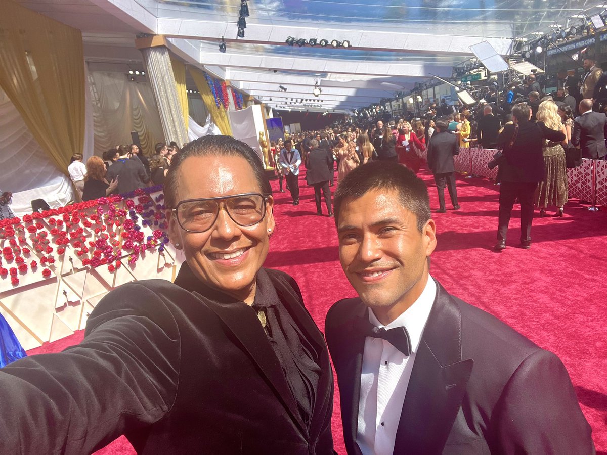 BirdRunningH2O's tweet photo. #Oscars red carpet with @MartinSensmeier https://t.co/Zdq6a4hqar
