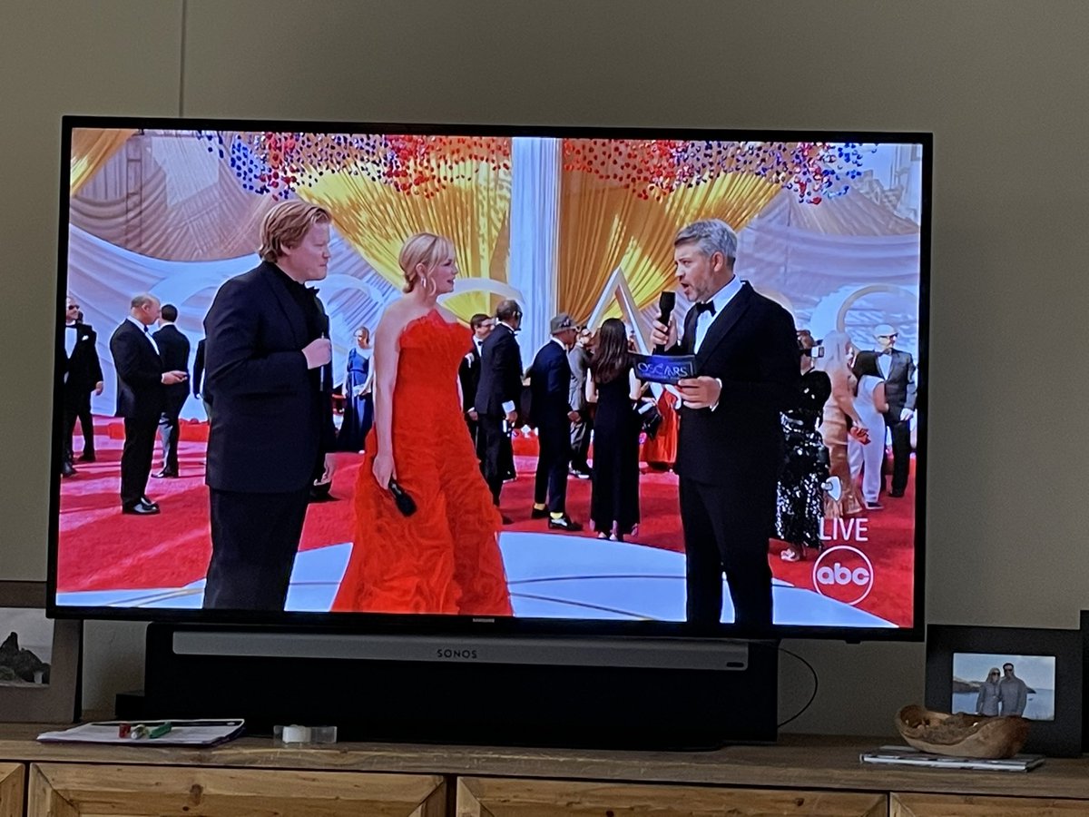 WonderBurro's tweet photo. So apparently Kirsten and her hubby are nominated for the first time?! That’s no boating accident people! #Oscars https://t.co/R2ieIxzkBM