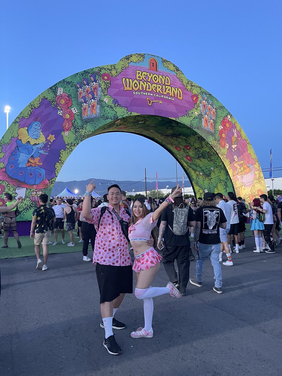 l0v3kara's tweet photo. Had an amazing day yesterday at @BeyondWland 🐰💕🍓✌🏻 https://t.co/V5ytbX8RY4
