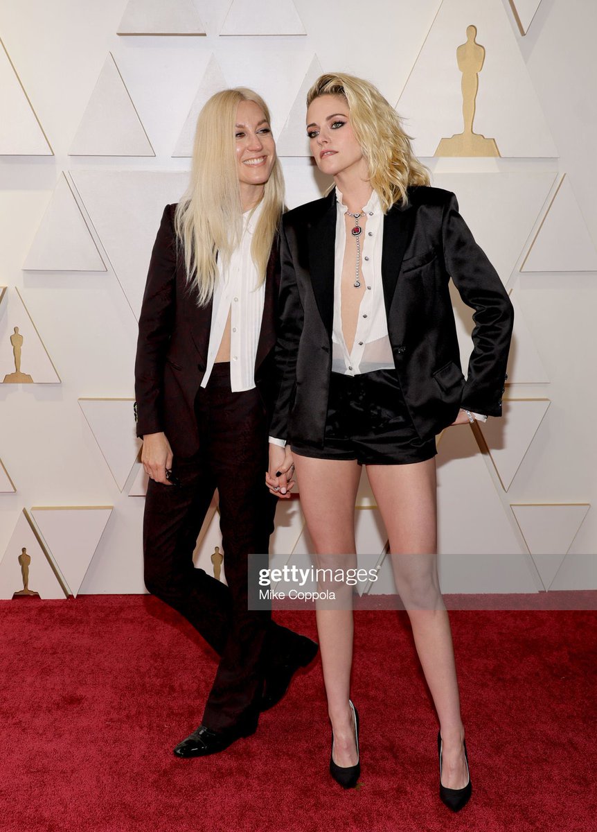 _martremblay's tweet photo. kristen stewart and dylan meyer did it for the gays #oscars https://t.co/zp5tebdGAc