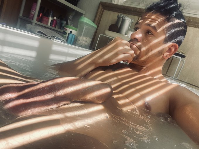 Chilling a day before my birthday https://t.co/PBJHYWnJcB<a href="/tag/thanks"class="tags"><span>#thanks</span></a>