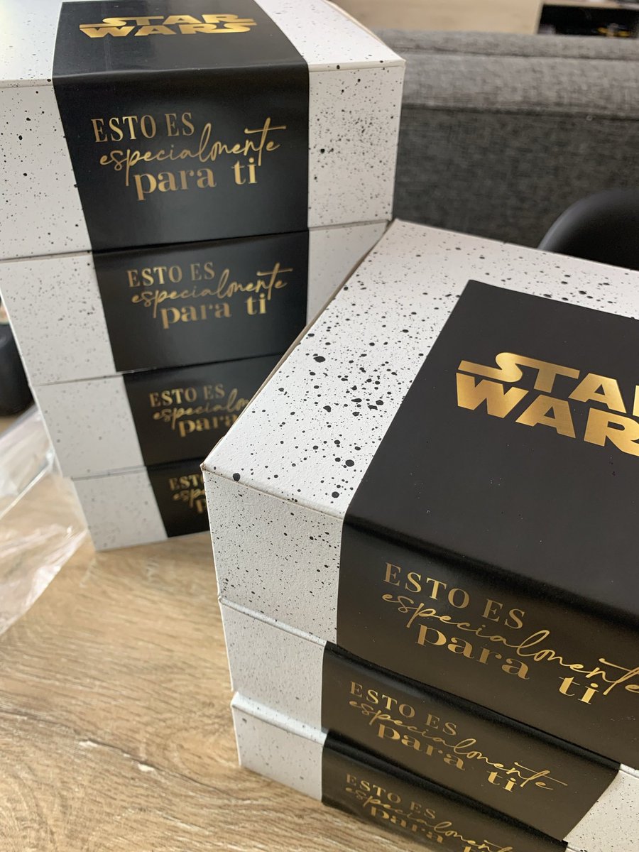lu_laforce's tweet photo. Haré otro concurso porque me están pidiendo también cajas de chocolates star wars, así que voy a rifar una caja de star wars o de harry potter (el ganador elige la que desee)
Participar es muy fácil:
1. Seguirme en esta cuenta
2. Darle RT al concurso
3. Mencionar una persona. https://t.co/KujsKEO6a3