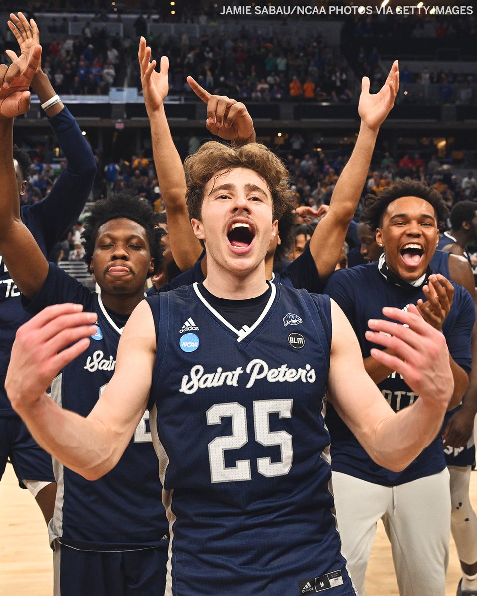 Saint Peter’s gave us one of the greatest Cinderella runs ever.

⭐ First 15-seed to make the Elite Eight
⭐ Major upsets over Kentucky and Purdue
⭐ Ended Murray State’s 21-game win streak
⭐ Obliterated brackets and captured hearts nationwide

What a run 👏