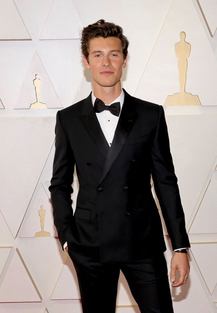 ShawnAccess's tweet photo. Arriving at the #Oscars @ShawnMendes https://t.co/ZWp9g5wEhL