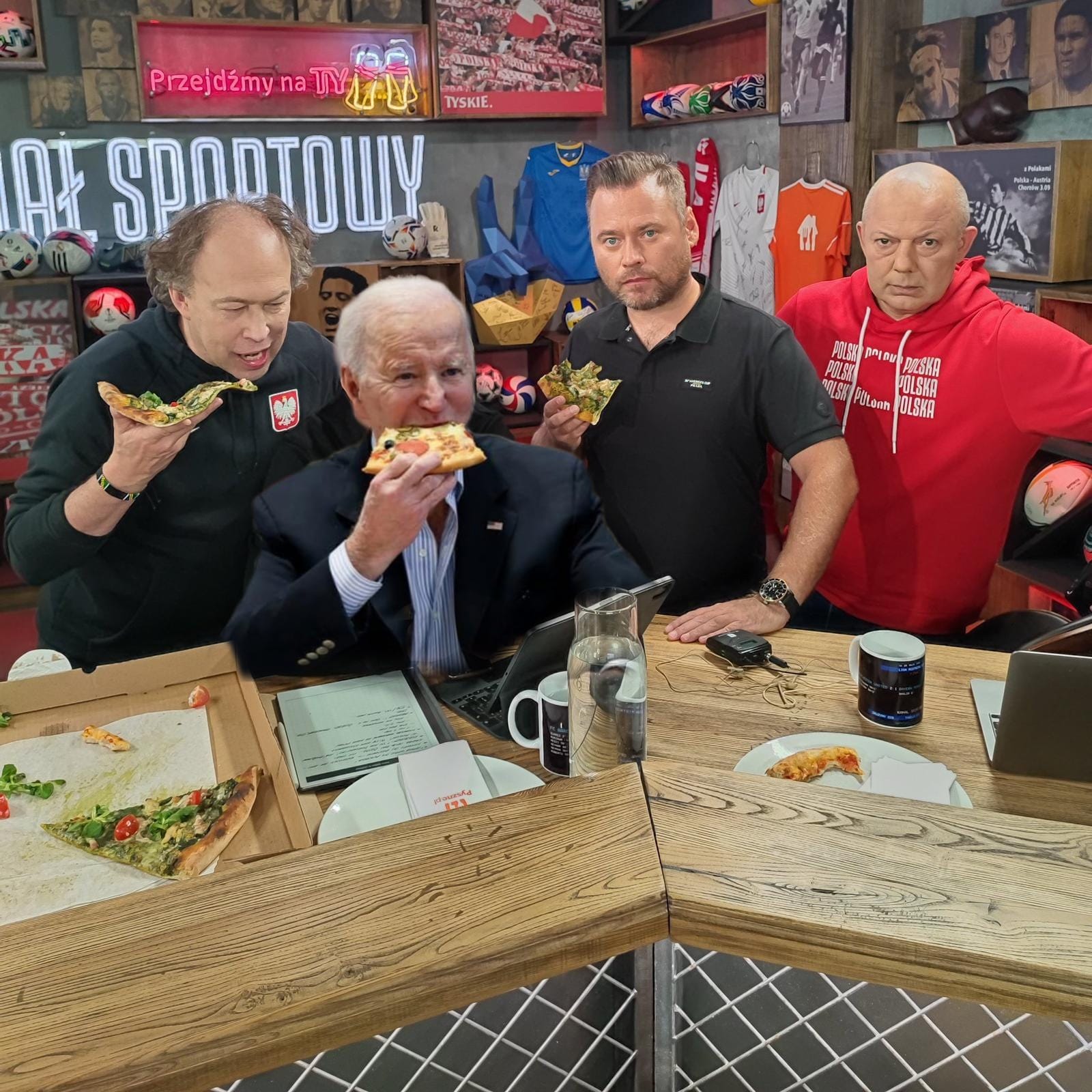 FO5JmcEXIAQeL2Z?format=jpg&name=large