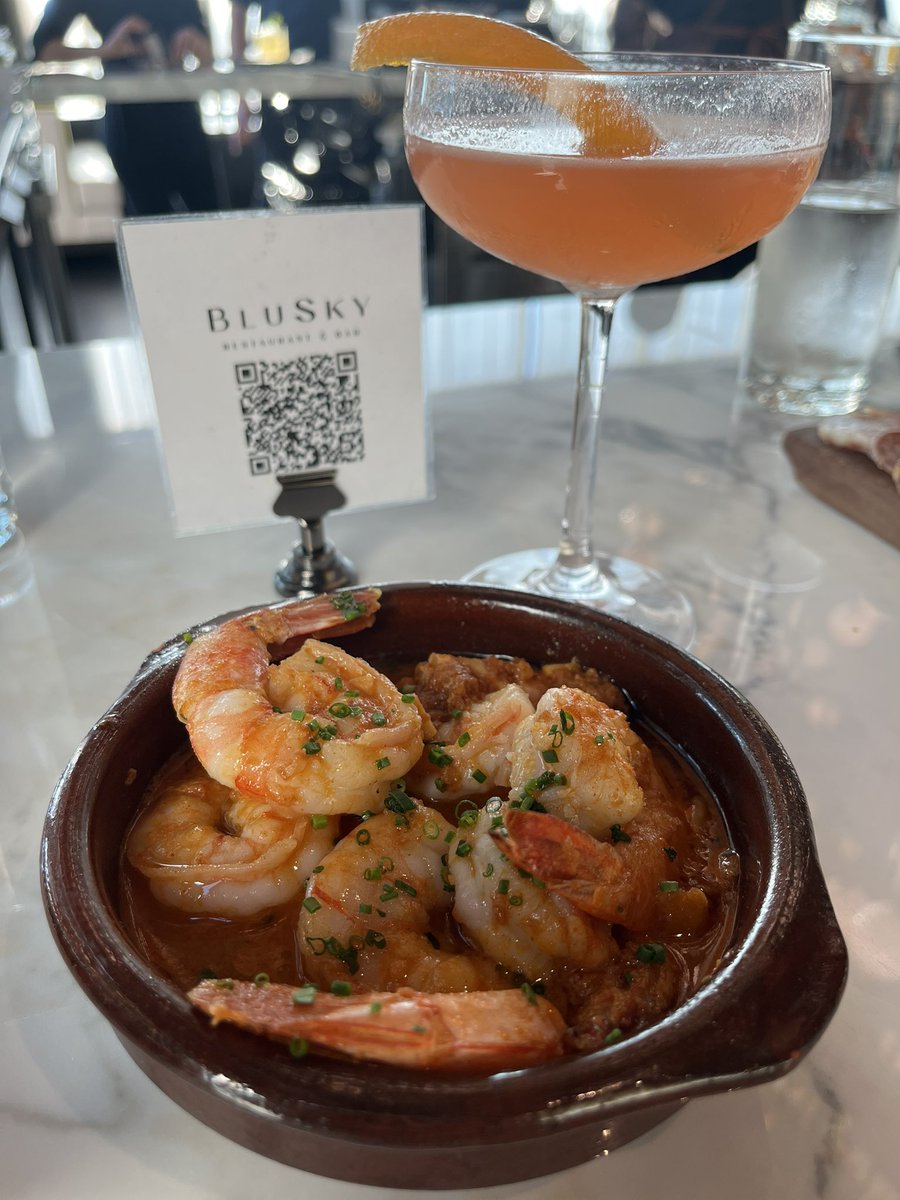 LMVLblog's tweet image. Went on a staycation at the @RadissonBluAnhm and went to the Blu Sky Restaurant and Bar rooftop bar. We had an amazing time! We will definitely be back! #RadissonBluAnaheim #VisitAnaheim #DisneyTheme #OrangeCounty