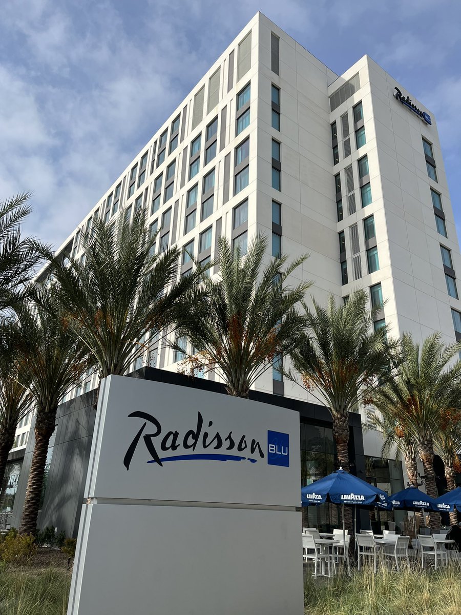 LMVLblog's tweet image. Went on a staycation at the @RadissonBluAnhm and went to the Blu Sky Restaurant and Bar rooftop bar. We had an amazing time! We will definitely be back! #RadissonBluAnaheim #VisitAnaheim #DisneyTheme #OrangeCounty