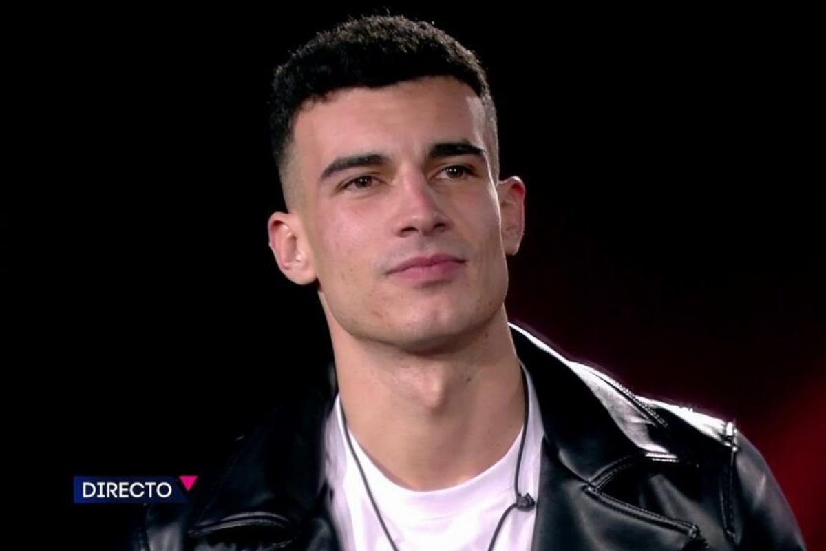 hellobiiich's tweet photo. No si al final gana el mueble con la carpeta más falsa de la tv 
TONGO #SecretRectaFinal https://t.co/RArT2lCzHH