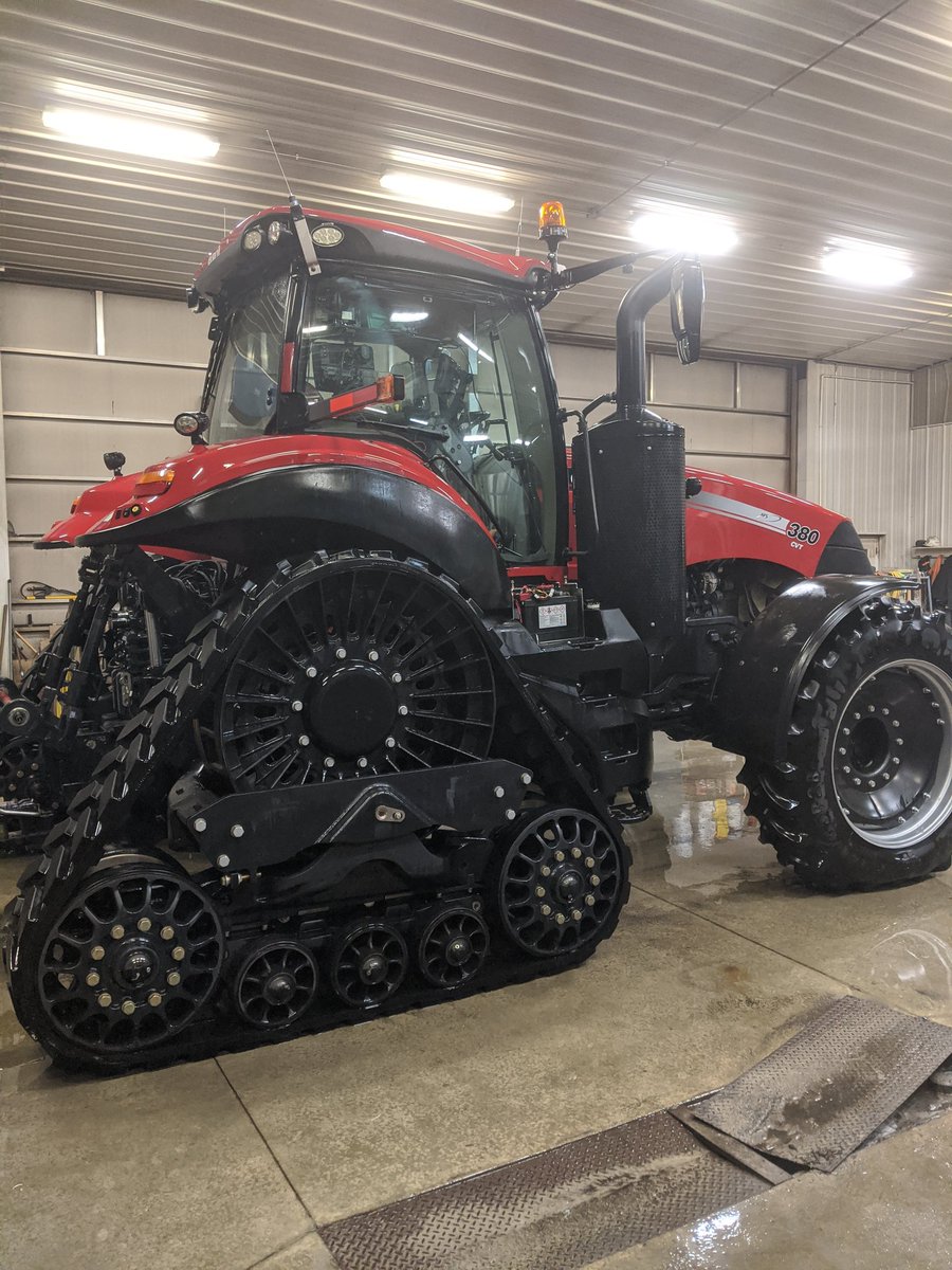 Eli Herbst (@eliherbst) on Twitter photo Ready for #Plant22 Washed and waxed with @tandtsystemsusa products. <a href="/JohnWitter_Ag/">John Witter</a> <a href="/msschippers/">MS Schippers</a> Ready for #Plant22 Washed and waxed with @tandtsystemsusa products. <a href="/JohnWitter_Ag/">John Witter</a> <a href="/msschippers/">MS Schippers</a>