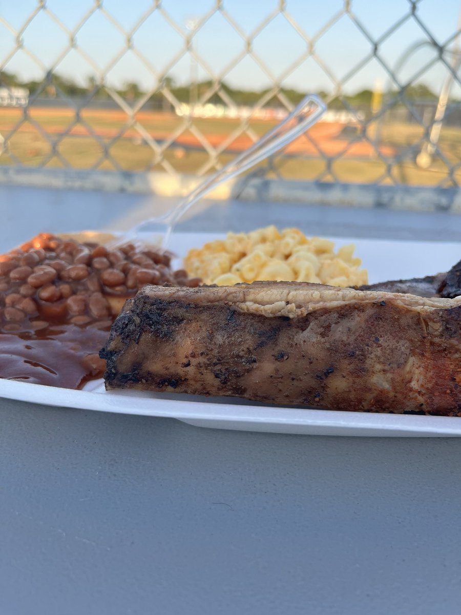 Eating good thanks to the Strong-Cox Family 

<a href="/famousdaves/">Famous Dave's</a> ain’t got nothing on this!

#tbirdsflysouth #homecooking #tbirdnation
