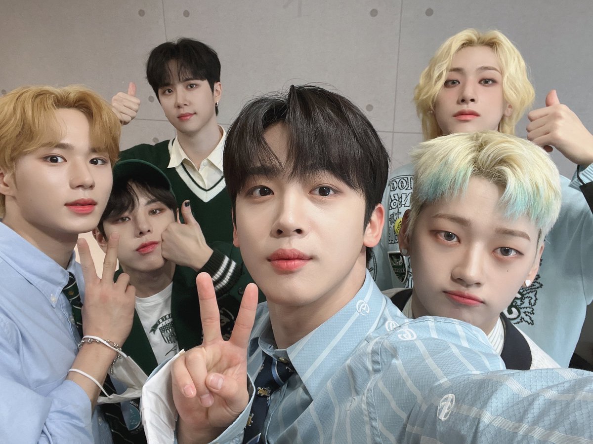 KSH_source's tweet photo. 🐥 [new post]

"The stage that's like a blue cloud☁️
With WEi who made us happy, 
Let's have an even happier time in a bit🌈"

#강석화 #석화 #seokhwafrance #위아이 #WEi #First_Love @WEi__Official
©WEi__Official https://t.co/9kNHZ0S0f5