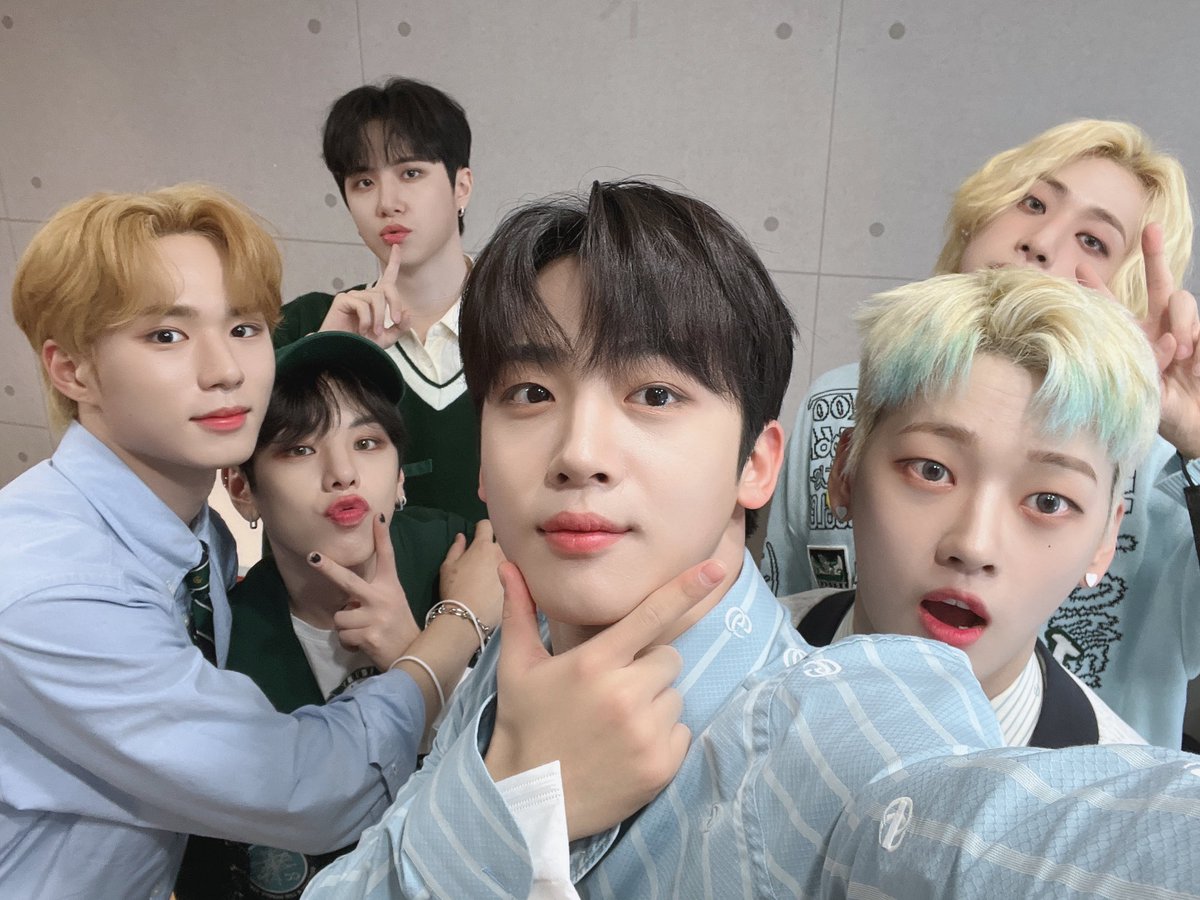 KSH_source's tweet photo. 🐥 [new post]

"The stage that's like a blue cloud☁️
With WEi who made us happy, 
Let's have an even happier time in a bit🌈"

#강석화 #석화 #seokhwafrance #위아이 #WEi #First_Love @WEi__Official
©WEi__Official https://t.co/9kNHZ0S0f5