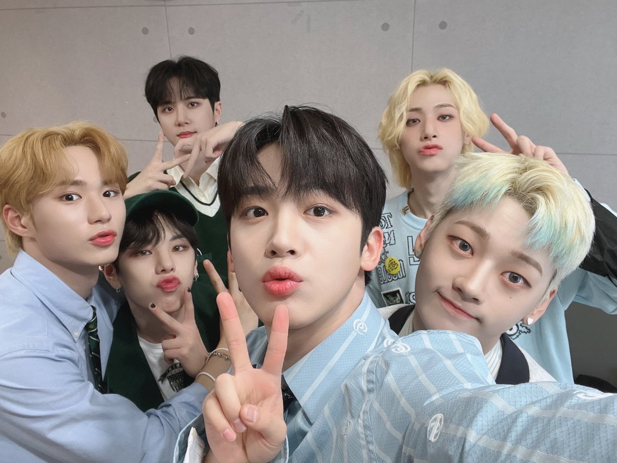 KSH_source's tweet photo. 🐥 [new post]

"The stage that's like a blue cloud☁️
With WEi who made us happy, 
Let's have an even happier time in a bit🌈"

#강석화 #석화 #seokhwafrance #위아이 #WEi #First_Love @WEi__Official
©WEi__Official https://t.co/9kNHZ0S0f5