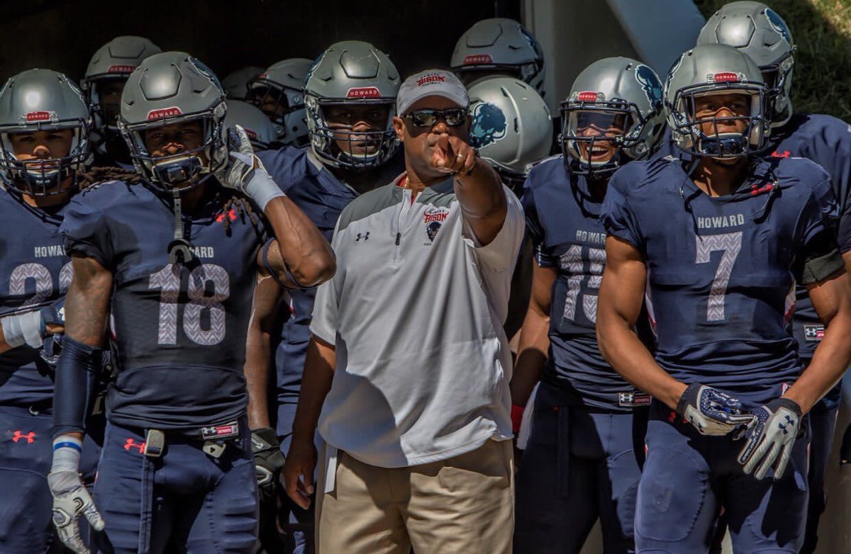 nnamdi_udeogu's tweet photo. Blessed to receive my 12th scholarship from Howard University❕🔵 @HUBISONFOOTBALL @CoachDex_ @AllenTrieu @BrianDohn247 https://t.co/BX27ZqfTwi