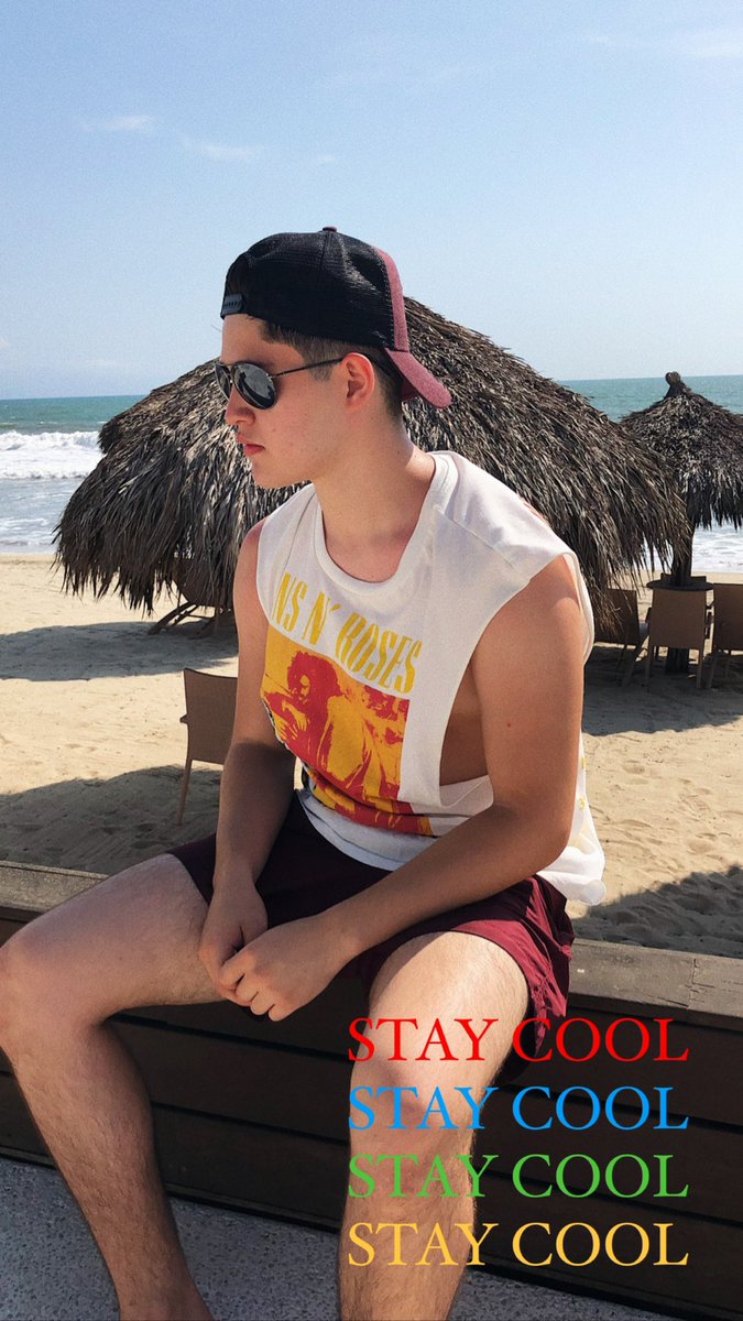 Luisnft5's tweet photo. @Staycoolnft Me at the beach because I like to stay cool🏖 #Staycoolreality https://t.co/r0wIfjsvH7