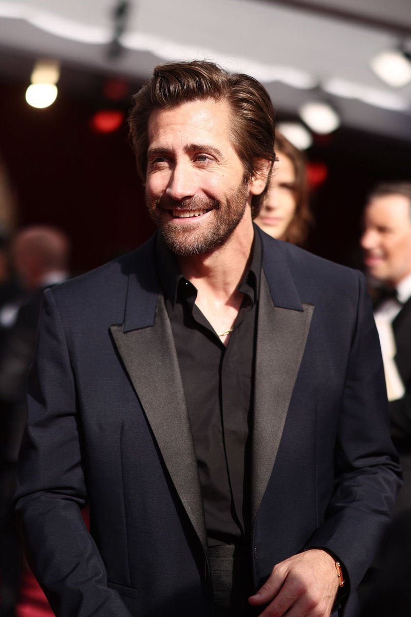 badpostsjake's tweet image. More of Jake Gyllenhaal attending the 94th Annual Academy Awards 📸