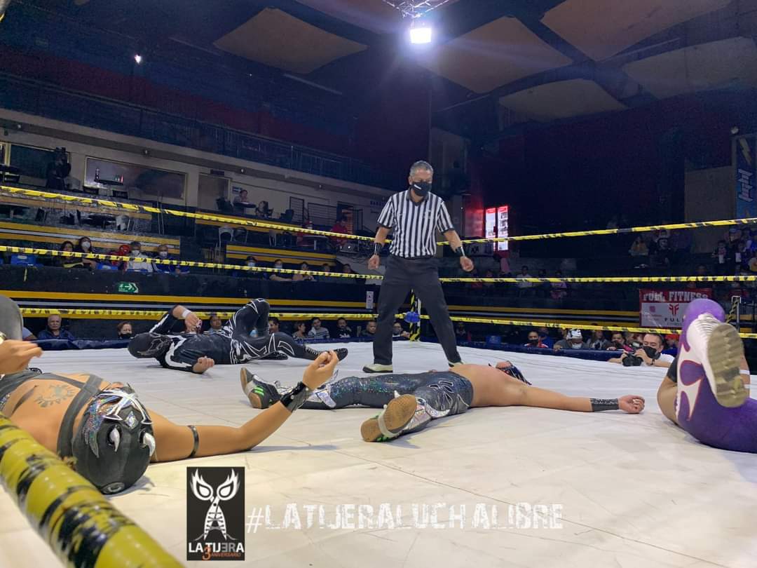 LaTijeraLucha's tweet photo. #AlmaNegra y #SpiderFly se llevan la primer batalla de los #DomingosDeArenaNaucalpan derrotando en una suicida batalla a #XDevil y #AguilaOriental...
#latijeraluchalibre https://t.co/XfQqa7zJP7