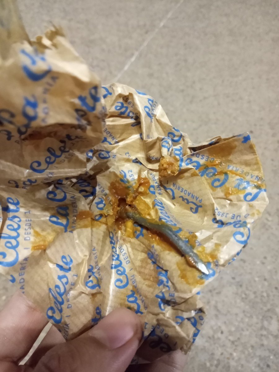 AguPerezSoria's tweet photo. Un regalito que me venía en una factura de la panadería celeste sobre rondeau al 40 maome @VivireNuevaCba https://t.co/MBZjXFN2t5