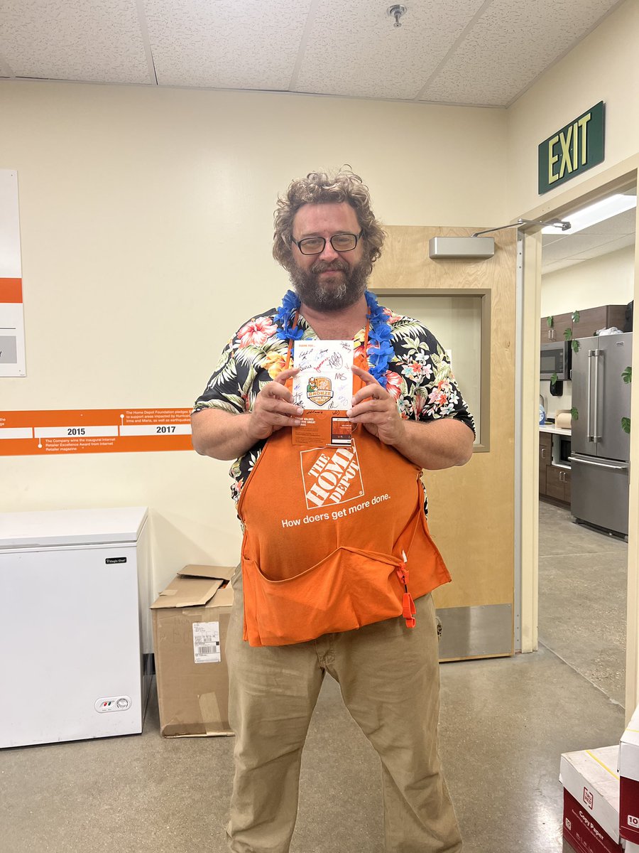 Celebrating a first Bronze for Matt! Great job 👏 <a href="/nrk0680/">Nikki Bell</a> <a href="/Depot6830/">Home Depot 6830</a> <a href="/keren_gorg/">Keren Gorglione</a>