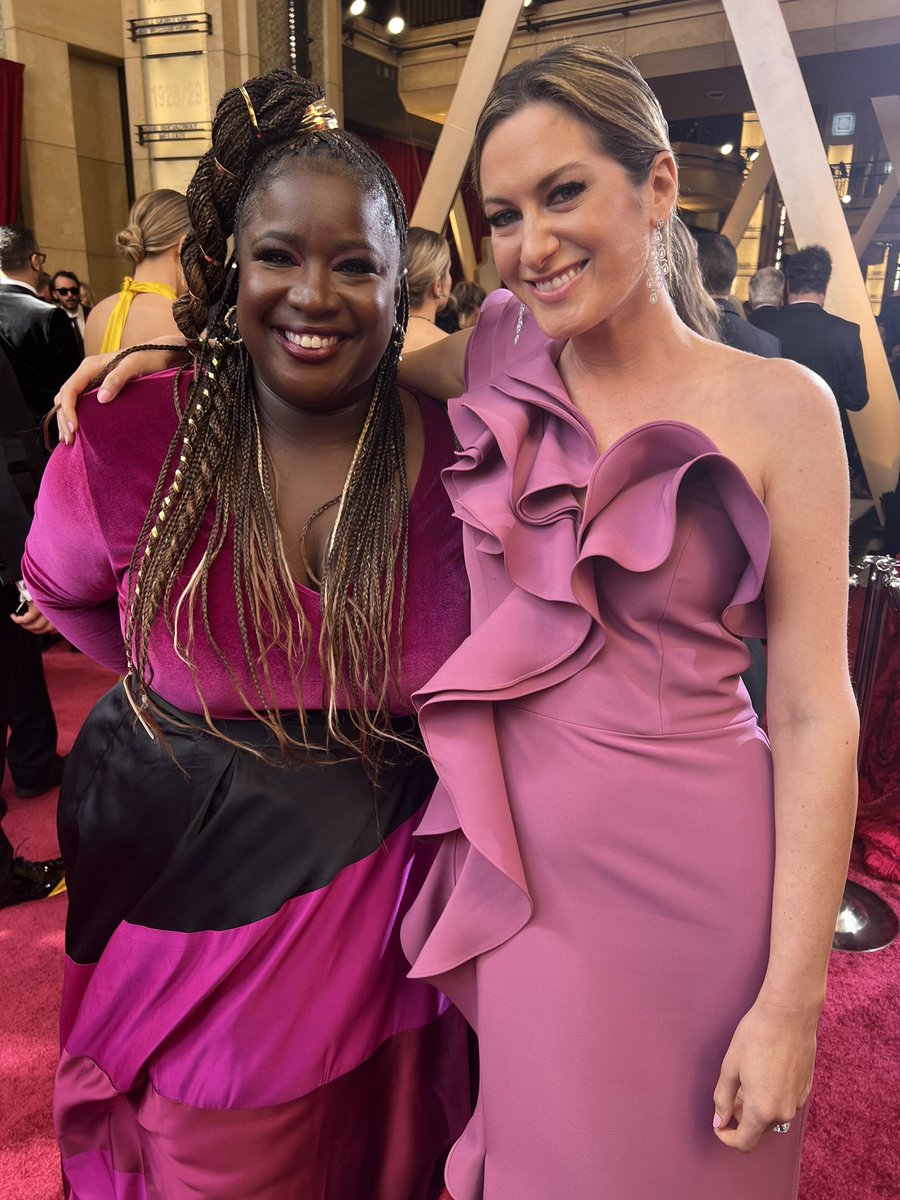 EWagmeister's tweet photo. That’s a wrap!! Thank you to the fab team at @ABC for a fun and smart red carpet show that seamlessly ran for 5 hours live!! (We are just missing @ChrisConnelly in these pics!)

Now time for the show — can’t wait to watch! #Oscars https://t.co/CkwgFICVfS